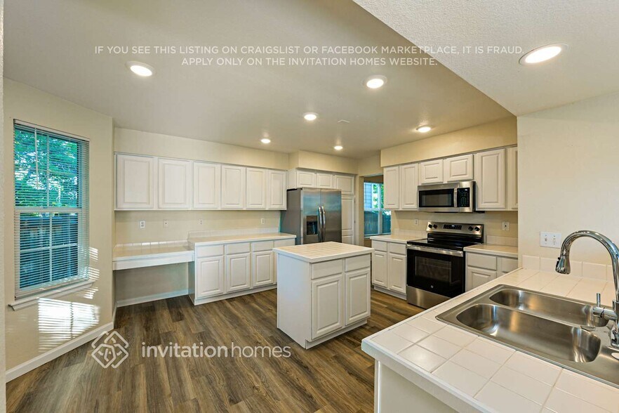Building Photo - 4511 N Blazingstar Trail