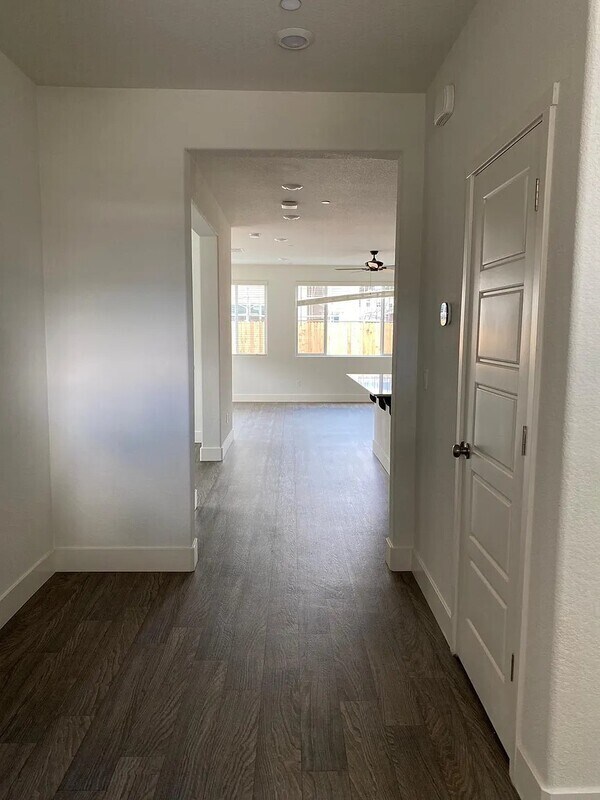 Building Photo - 2454 Fidalgo Wy