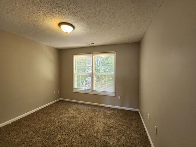 Building Photo - 4 Bedroom 3 Full Bath + Bonus Room