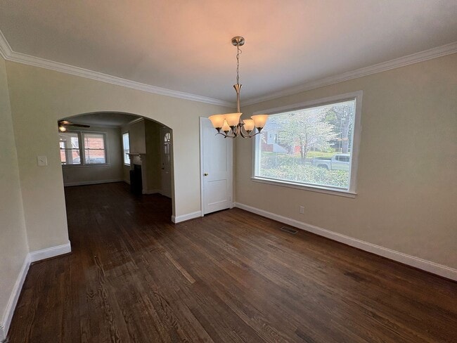 Building Photo - Beautiful refurbished home with hardwood floors throughout!