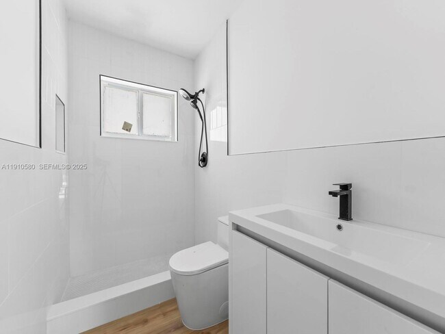 Building Photo - 300 NW 7th Ave