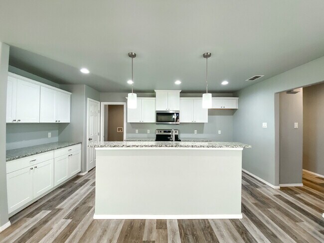 Building Photo - 3-Bedroom in Frenship ISD!