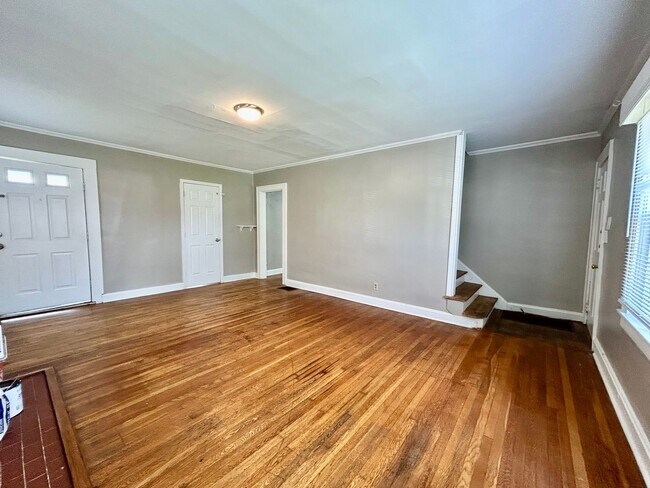 Building Photo - 6 Bedroom in Richmond Near EKU!