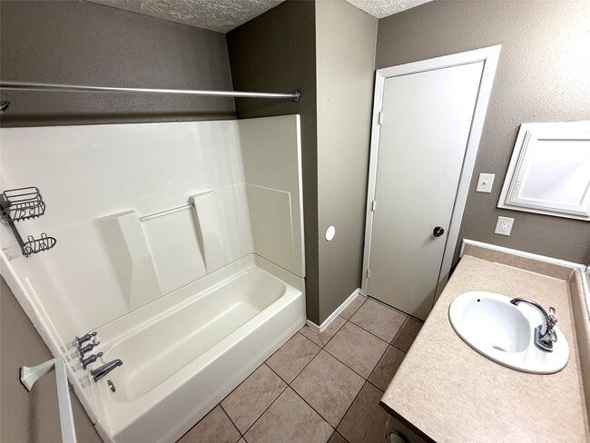 Building Photo - 2503 Ironclad Dr