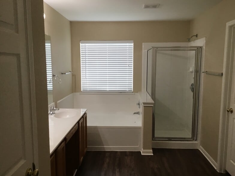 Building Photo - 275 Goldenrod St
