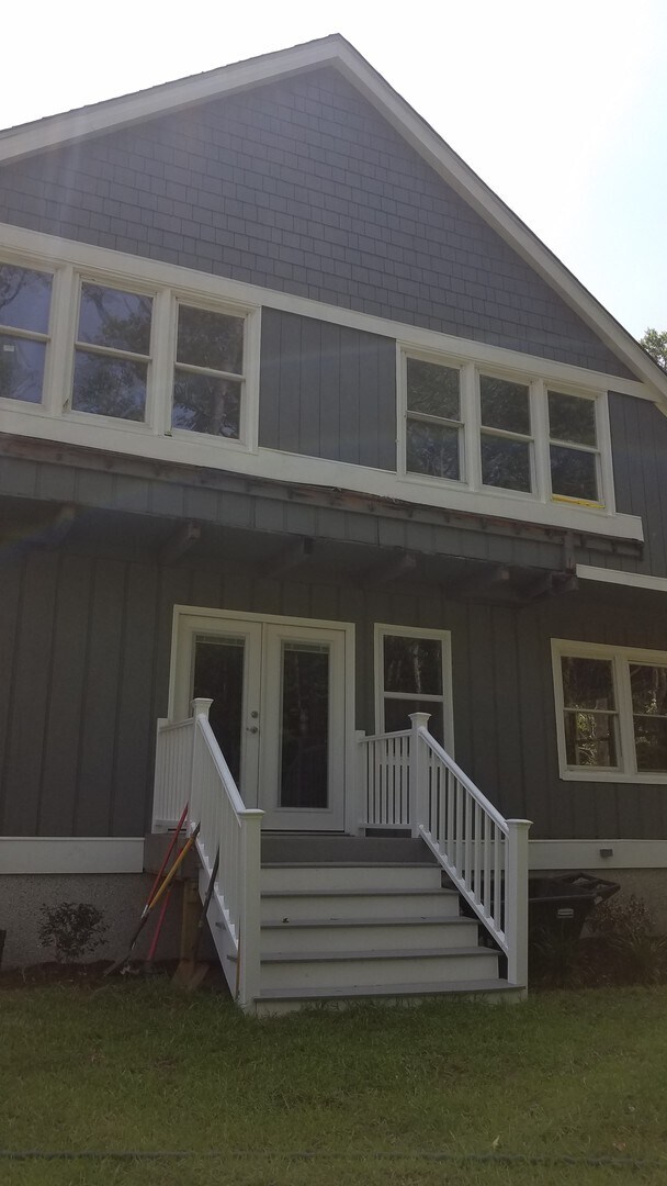 Building Photo - 5 bedroom / 4 bath home with a short drive to the beach!