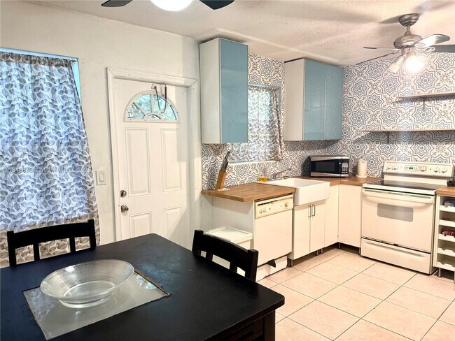 Building Photo - 1104 N 17th Ct