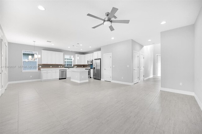 Building Photo - 964 Banyan Dr