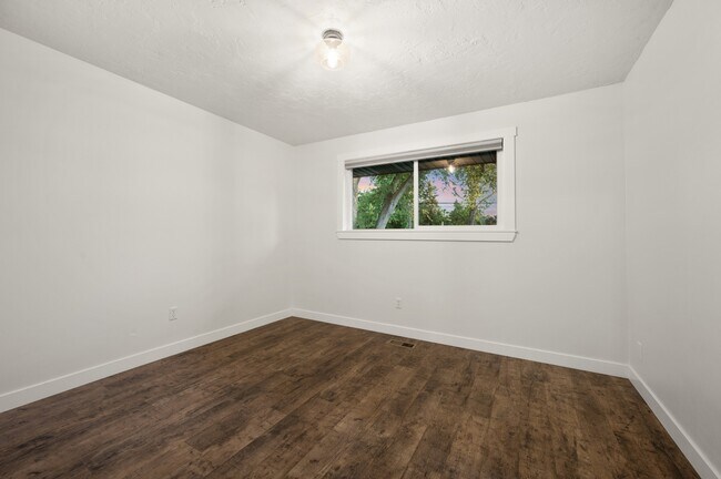 Building Photo - 1733 7200 S
