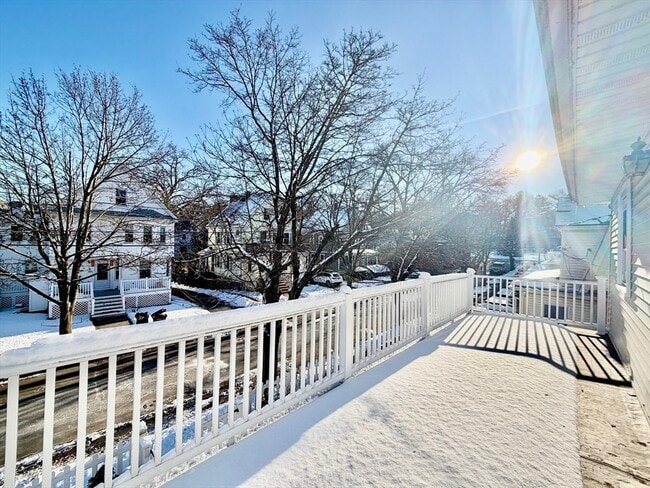 Building Photo - 305 Safford St