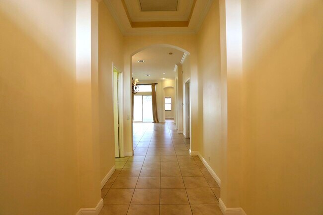 Building Photo - 7458 Via Luria