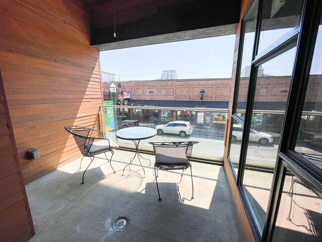 Building Photo - 225 S Main St