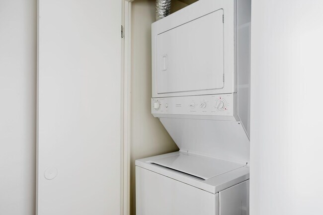 Building Photo - 850 N Randolph St