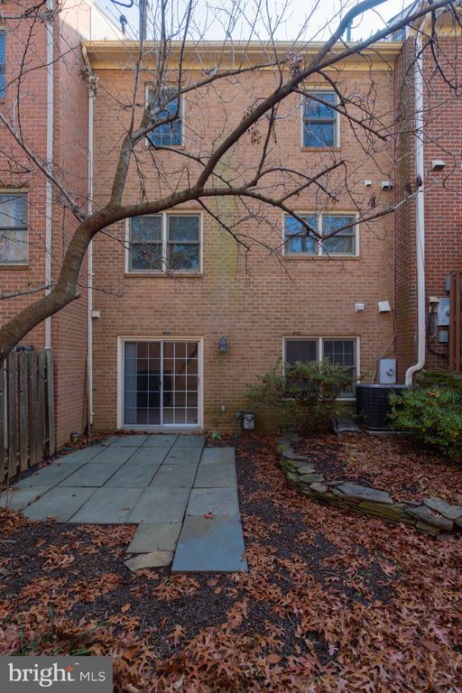 Building Photo - 3554 S George Mason Dr