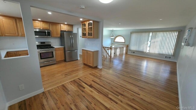 Building Photo - 4 Willow St