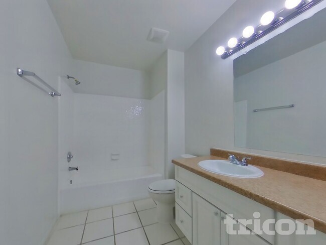 Building Photo - 1726 N Summer Cir