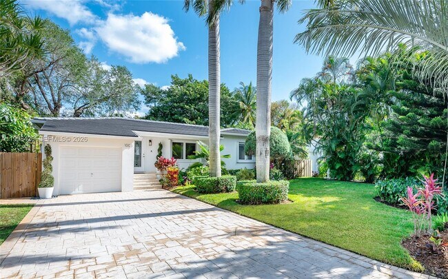 Building Photo - 1003 NE 118th St