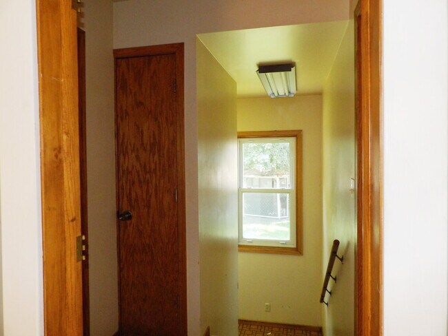 Building Photo - 3 Bedrooms | 2 Bathrooms Near UofM