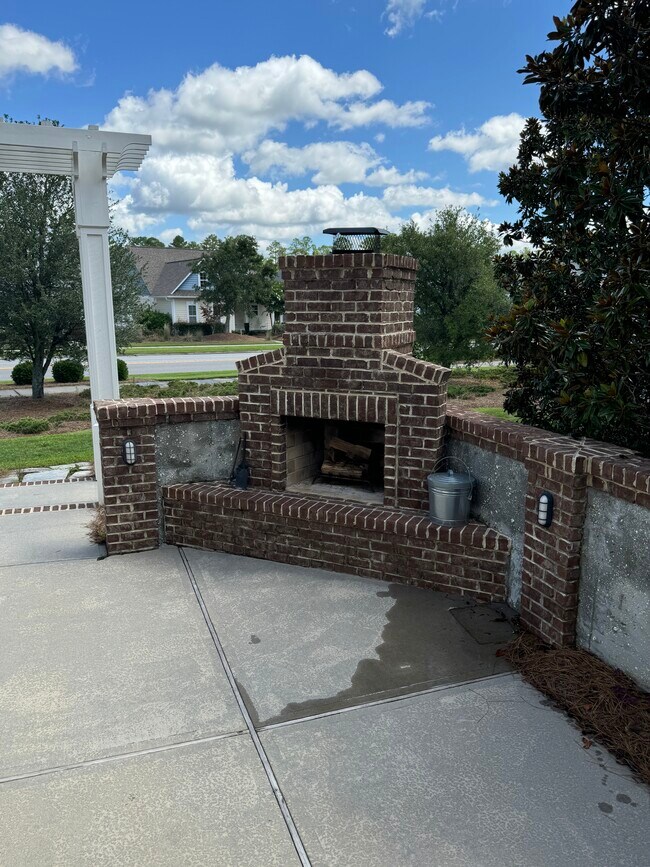 Building Photo - 819 Meadowsweet Ln
