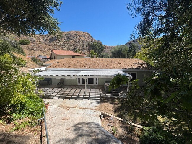Building Photo - 18930 Tenderfoot Trail Rd