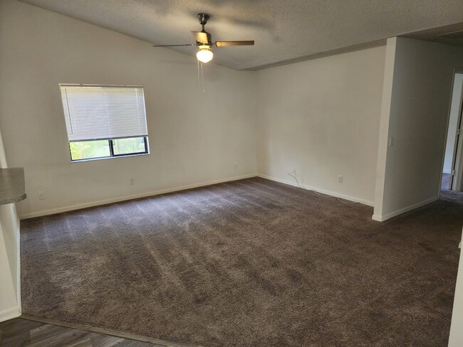 Building Photo - 211 Oakwood Blvd
