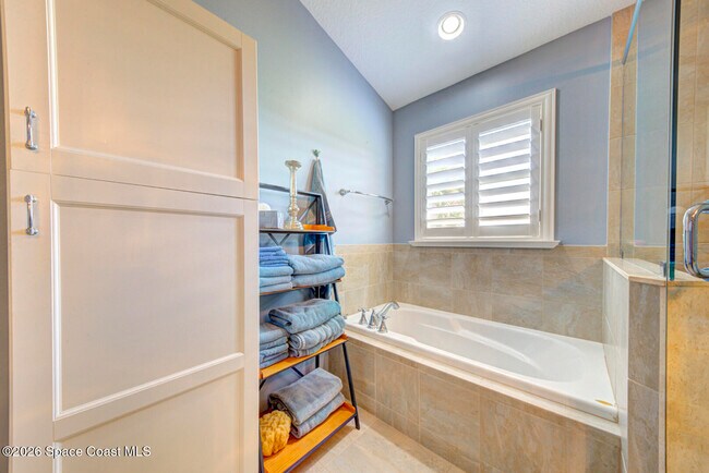 Building Photo - 1937 Golf Vista Blvd