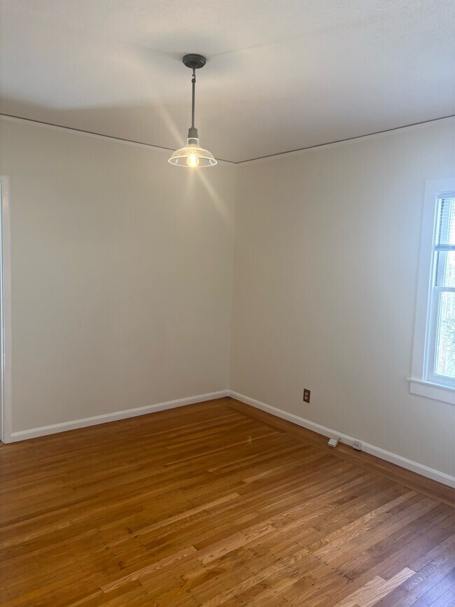 Building Photo - 1824 3rd Ave