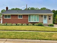 Building Photo - 1864 Pinetree Dr