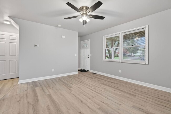 Building Photo - 115 Colonial Pkwy