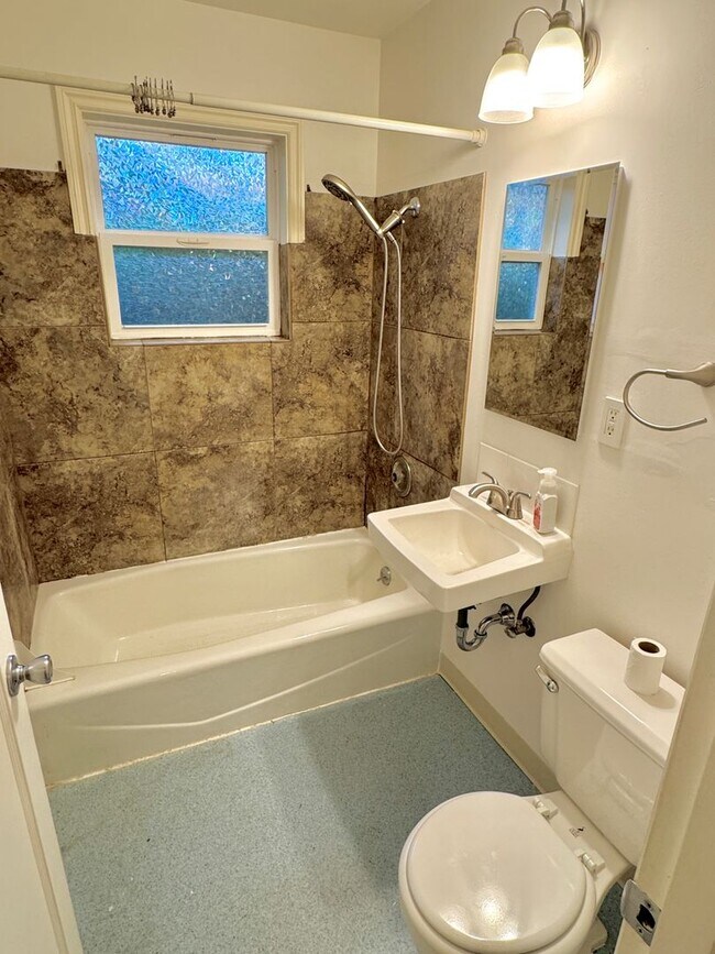 Building Photo - Rose City Park Neighborhood Quintessential Ranch Home on Corner Lot with Huge Basement, Fenced Ya...