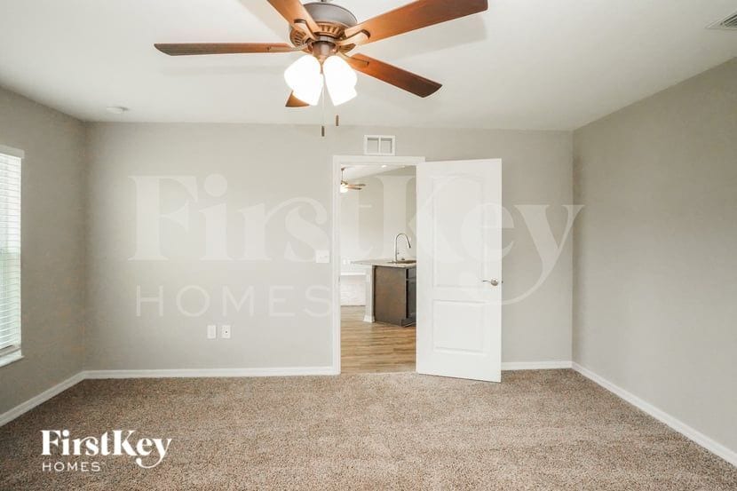 Building Photo - 444 Lanham Dr