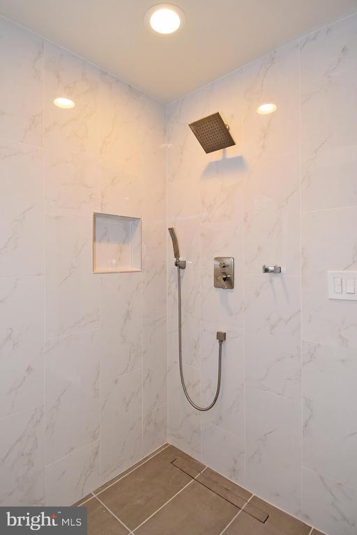 Building Photo - 6008 Good Lion Ct