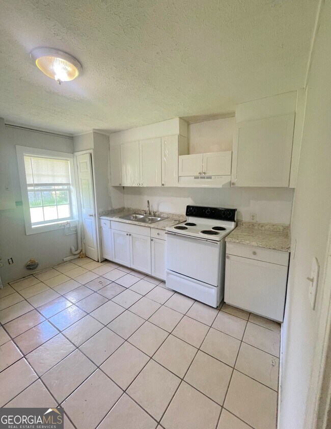 Building Photo - 6501 Elsie St