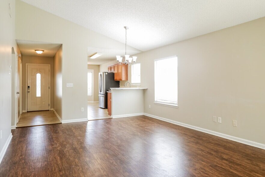 Building Photo - 3233 Chantilly Ct