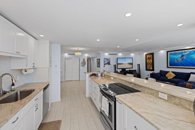 Building Photo - 3100 NE 49th St