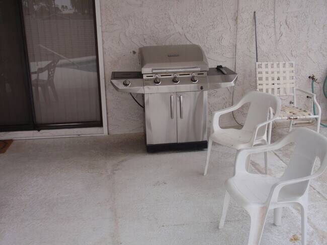 Building Photo - Winter rental with heated pool