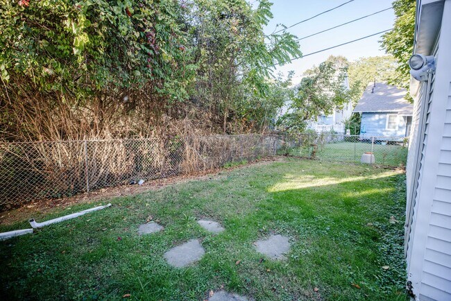 Building Photo - 1452 Rollins Rd
