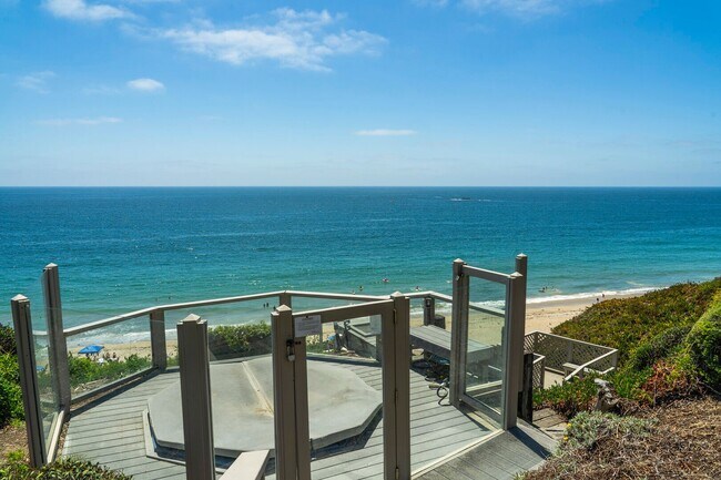 Building Photo - Dream home Located on the Bluff of Southwe...