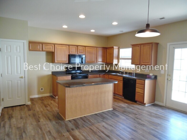 Building Photo - 354 Moonstone Dr