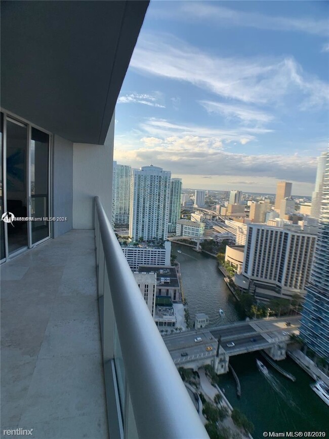 Building Photo - 1 br, 1 bath Condo - 475 Brickell Ave Apt ...