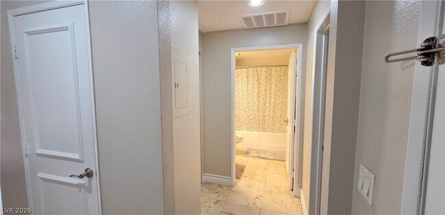 Building Photo - 210 E Flamingo Rd