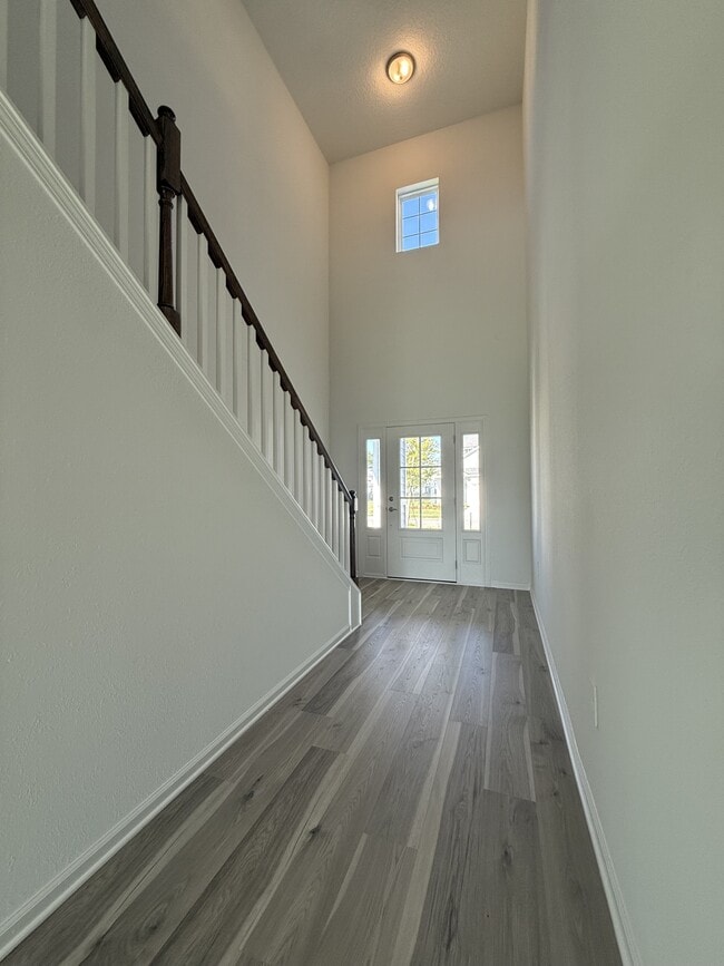 Building Photo - 104 Charmer Trce