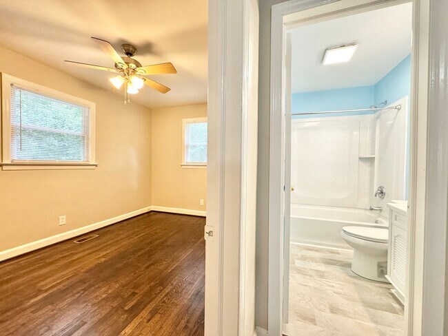 Building Photo - 3 Bedroom home near Guilford College