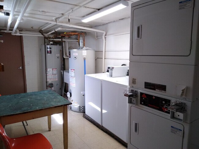 Building Photo - Alpine #25