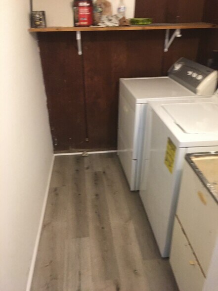 Utility room - 114 S Lee St