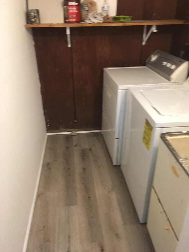 Utility room - 114 S Lee St