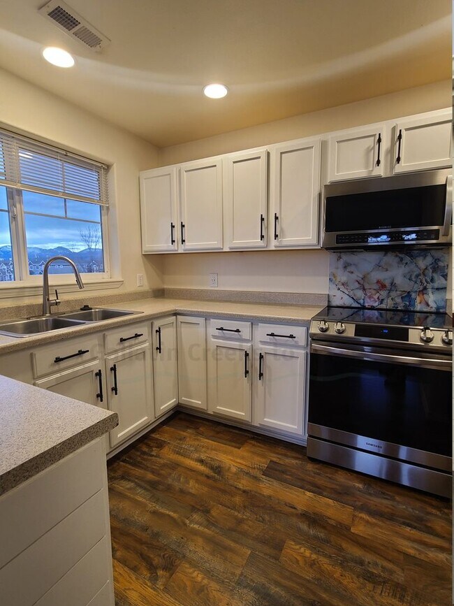 Building Photo - 1098 Longbow Ln