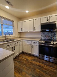 Building Photo - 1098 Longbow Ln