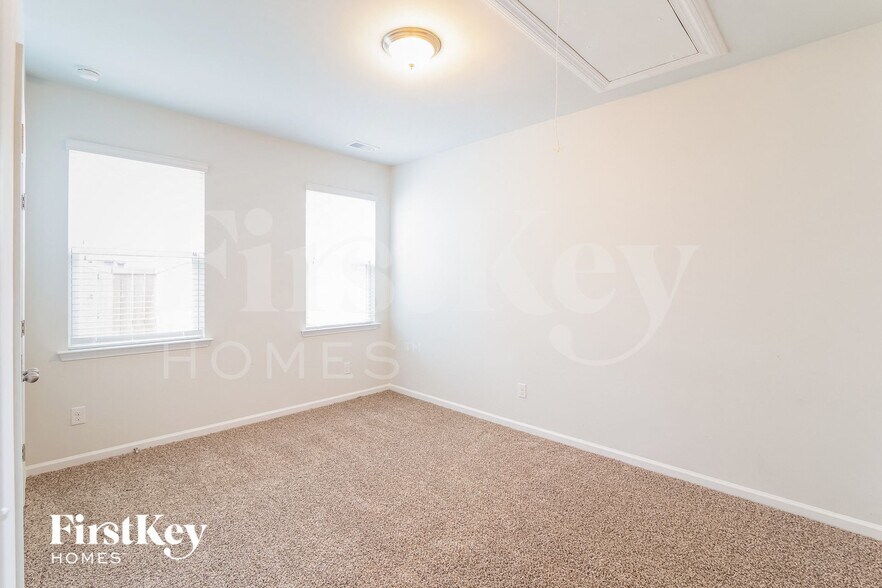 Building Photo - 631 Woolum Dr