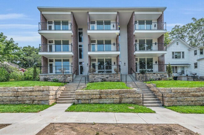 Building Photo - KENWOOD 2